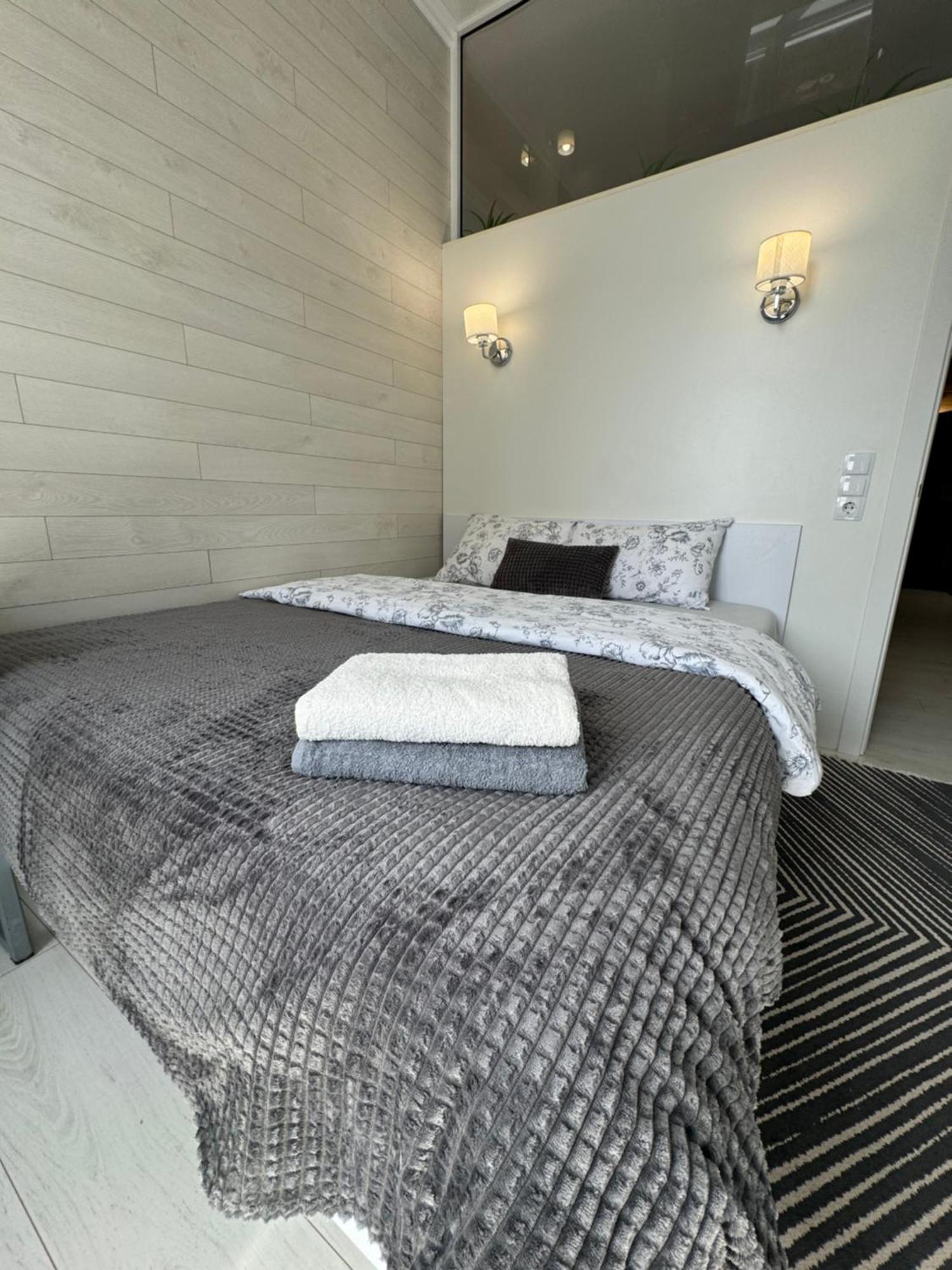 New Two Bedrooms In Centre Apartment