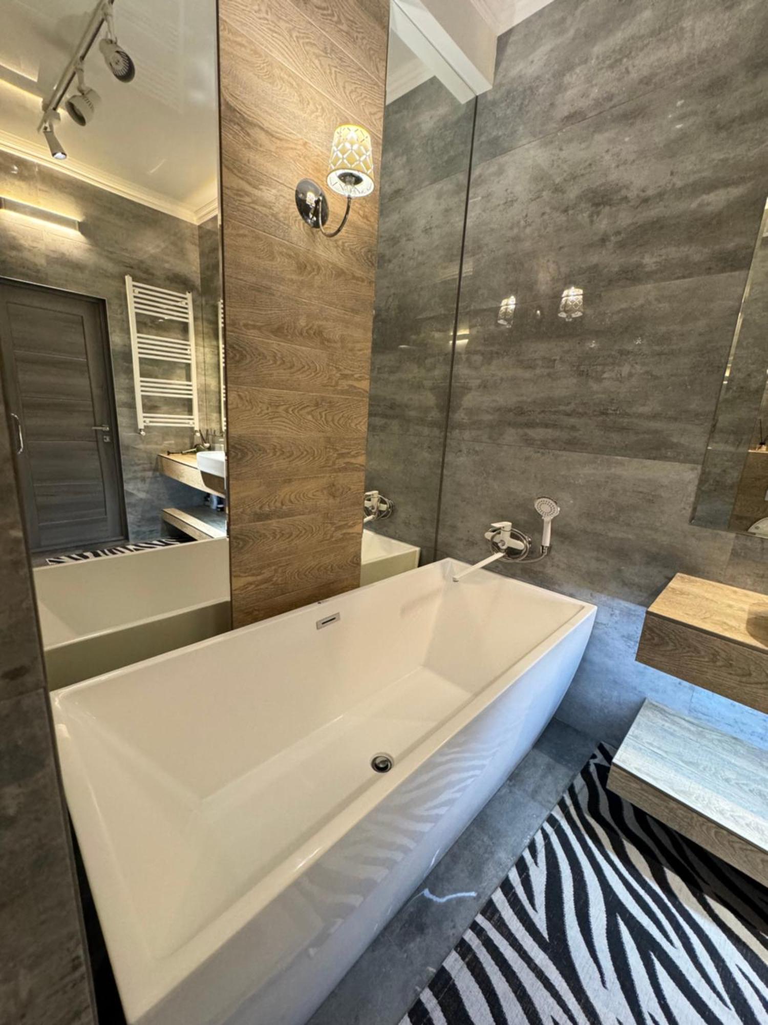 New Two Bedrooms In Centre Apartment