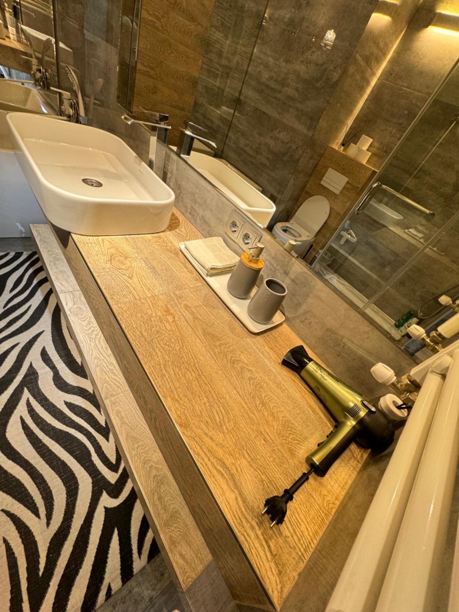 New Two Bedrooms In Centre Apartment